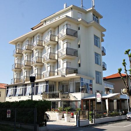 Hotel Goldene Rose ريميني المظهر الخارجي الصورة