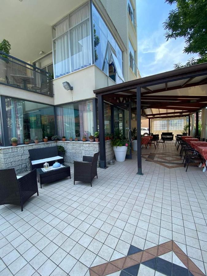 Hotel Goldene Rose ريميني المظهر الخارجي الصورة