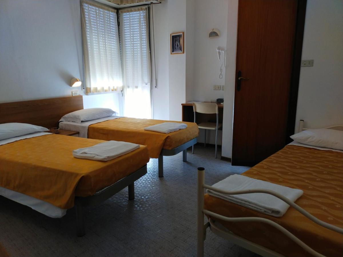 Hotel Goldene Rose ريميني المظهر الخارجي الصورة