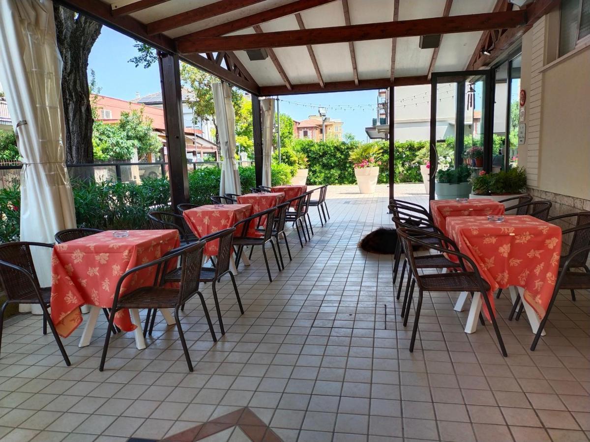 Hotel Goldene Rose ريميني المظهر الخارجي الصورة