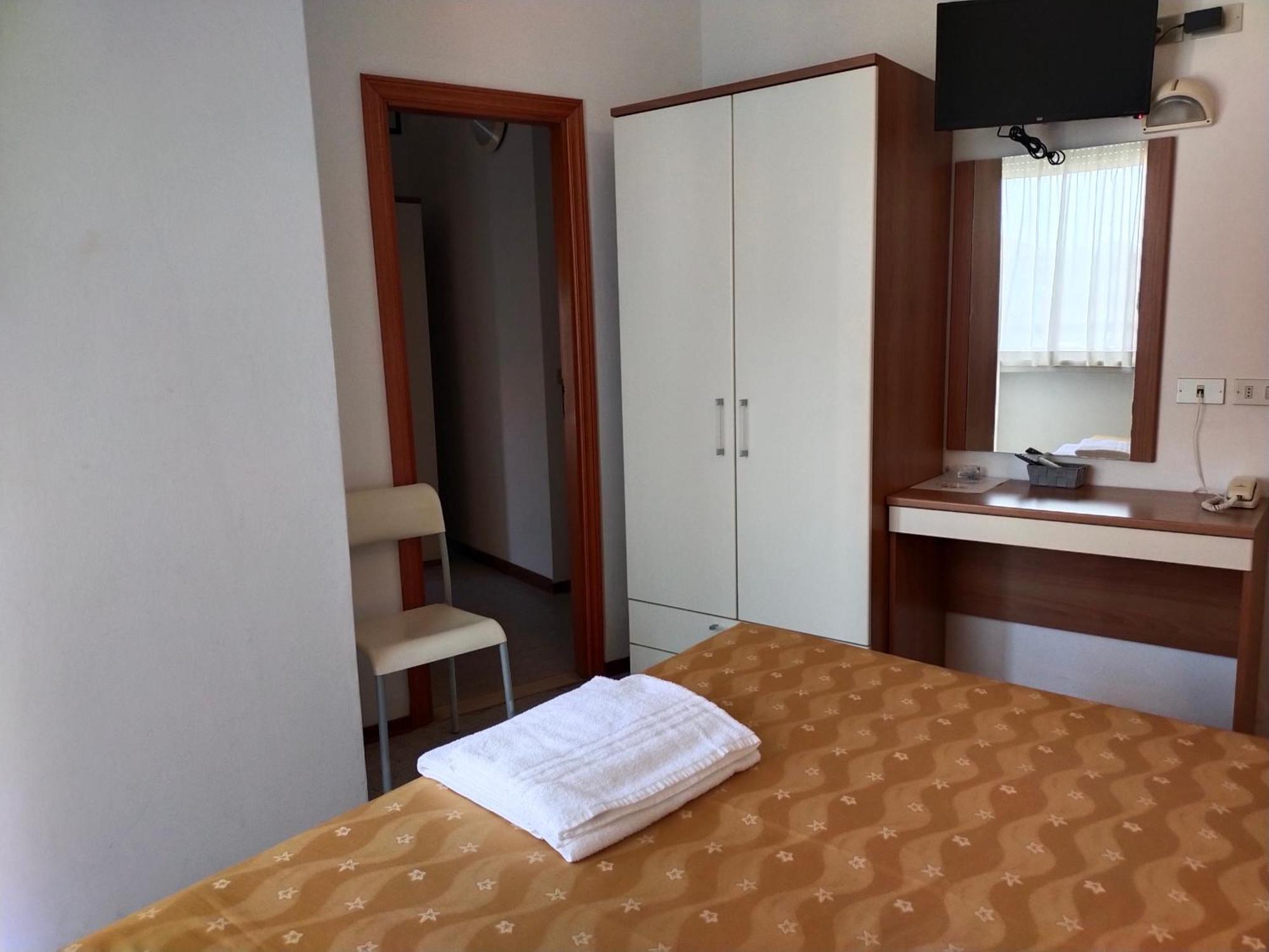 Hotel Goldene Rose ريميني المظهر الخارجي الصورة