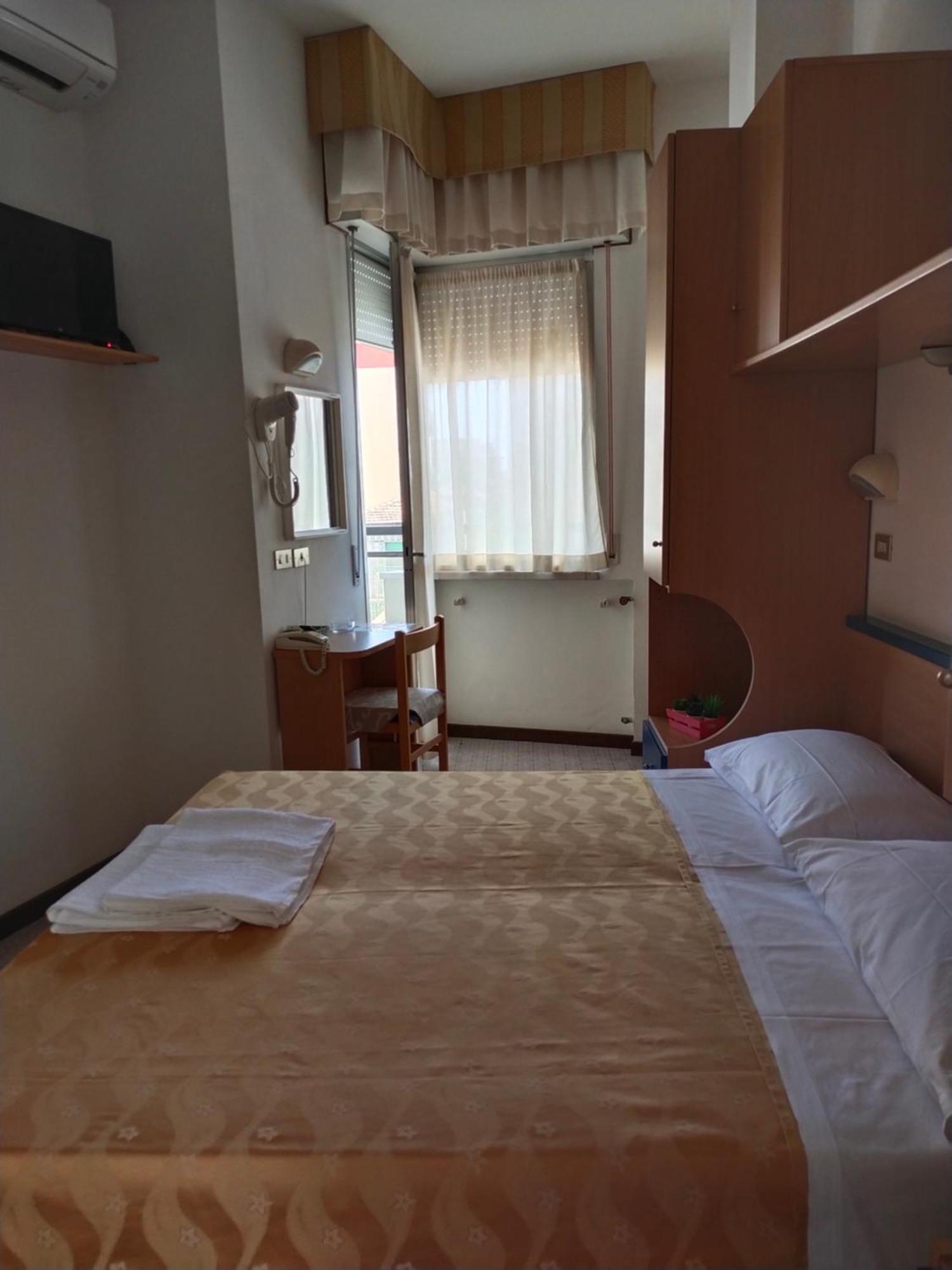 Hotel Goldene Rose ريميني المظهر الخارجي الصورة