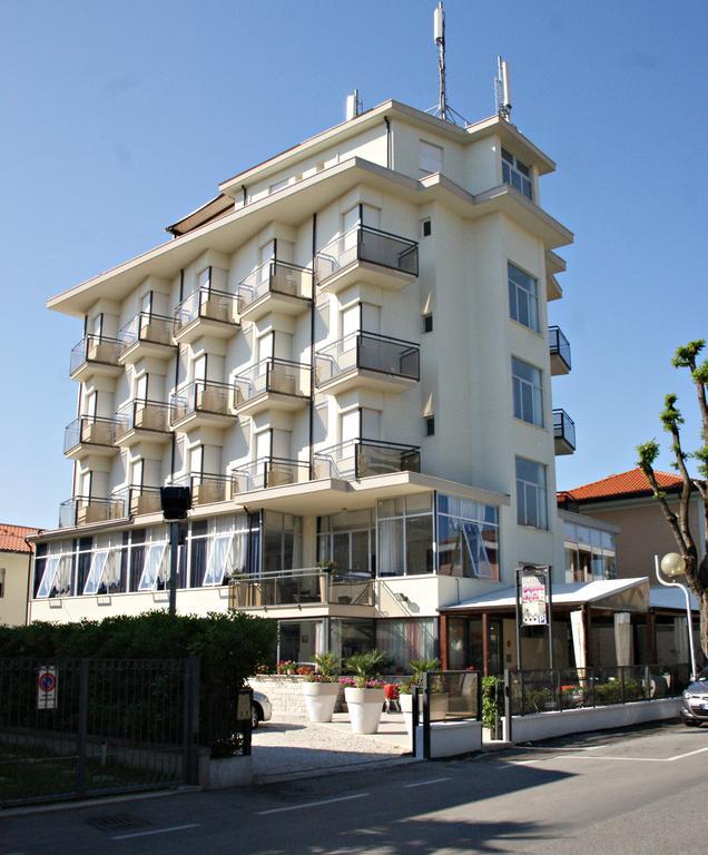 Hotel Goldene Rose ريميني المظهر الخارجي الصورة