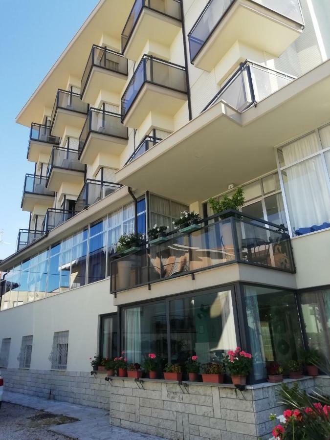 Hotel Goldene Rose ريميني المظهر الخارجي الصورة